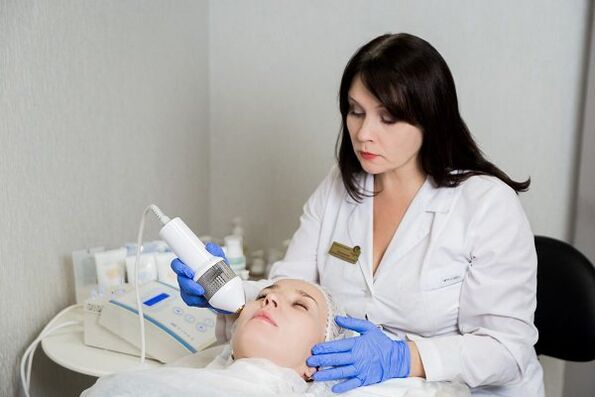 Conducting Cryotherapy with a face